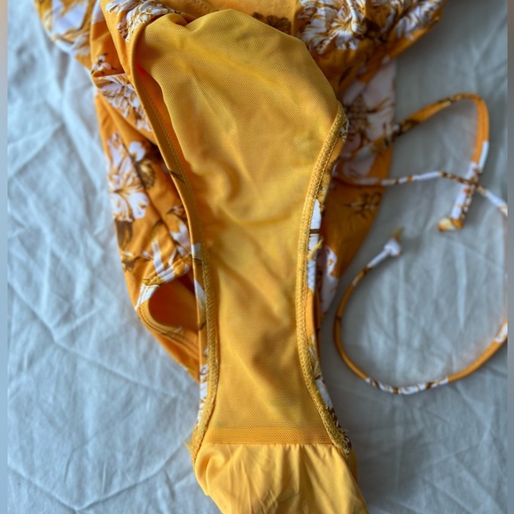 NWT Nip Tuck Swim Yellow Floral One-Piece Swimsuit 8/10 - Picture 10 of 14